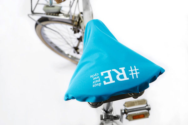 Fahrradsattel-Überzug in Cyan von Stitch bei Stitch